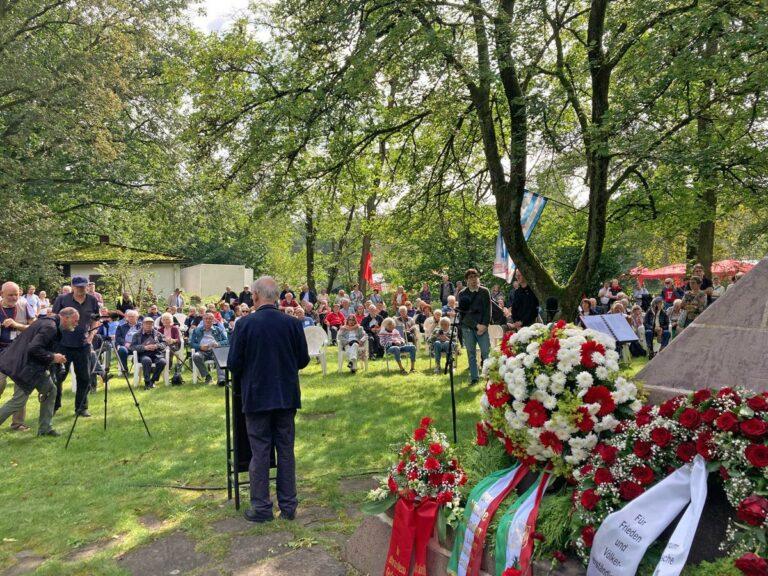0405 Stukenbrock - Nein zu neuen Bedrohungen - Antikriegstag 2025, Blumen für Stukenbrock, Peter Brandt, Stukenbrock - Blog, Aktion