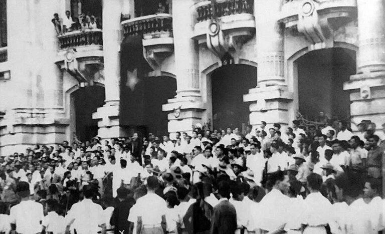 1185px Rencontre au Grand Opera de Hanoi le 17 aout 1945 - Die Ära der Revolution - Vietnam - Vietnam