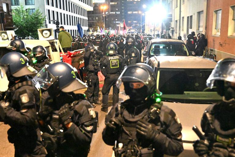 360102 - Gewaltsam gescheitert - Polizeigewalt - Polizeigewalt