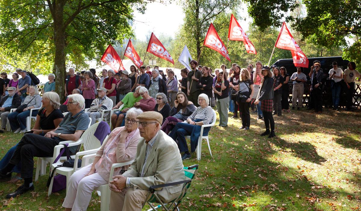 3715 Stukenbrock NEU - Friedenskundgebung in Stukenbrock - 80. Jahrestag, Ansgar Schmidt, Antifaschistisches Gedenken, Blumen für Stukenbrock, Bündnis „Nein zur Wehrpflicht!“, DKP Ruhr-Westfalen, Hubert Kniesburges, Marco Blum, Peter Brandt, SDAJ, Sergej Netschajew, Sowjetisches Ehrenmal - Aktion