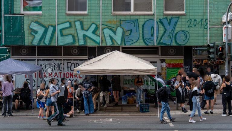 380501 Interview IZ - „Es wird nicht still um uns!“ - Internationalistische Zentrum (IZ) - Internationalistische Zentrum (IZ)