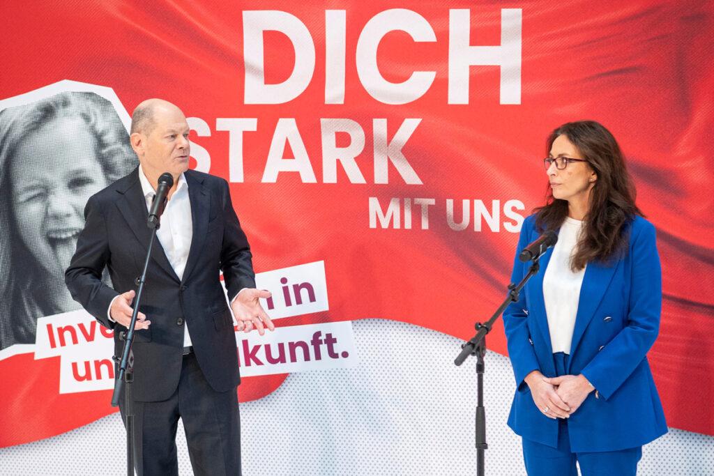 3812 13 Fahimi - Das Geheimnis der Ohnmacht - antirussischer Hass, Arbeiterklasse, deutscher Imperialismus, Klassenherrschaft, Kriegsvorbereitungen, Propaganda, Referat, Ursula Vogt, USA - Hintergrund