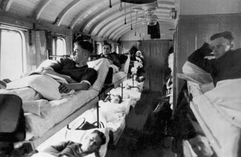 390801 Kriegsmedizin - Aufmarsch der Kriegsmedizin - Hintergrund - Hintergrund