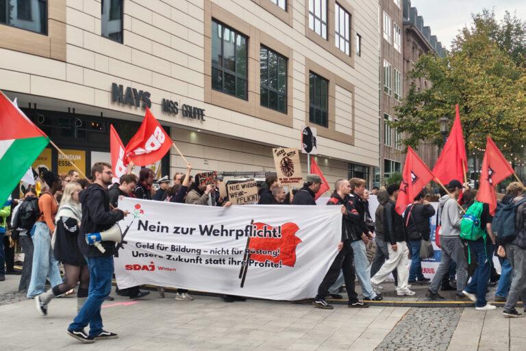 IMG 20250927 152559667 - Gegen Wehrpflicht und Krieg - SDAJ Essen - SDAJ Essen