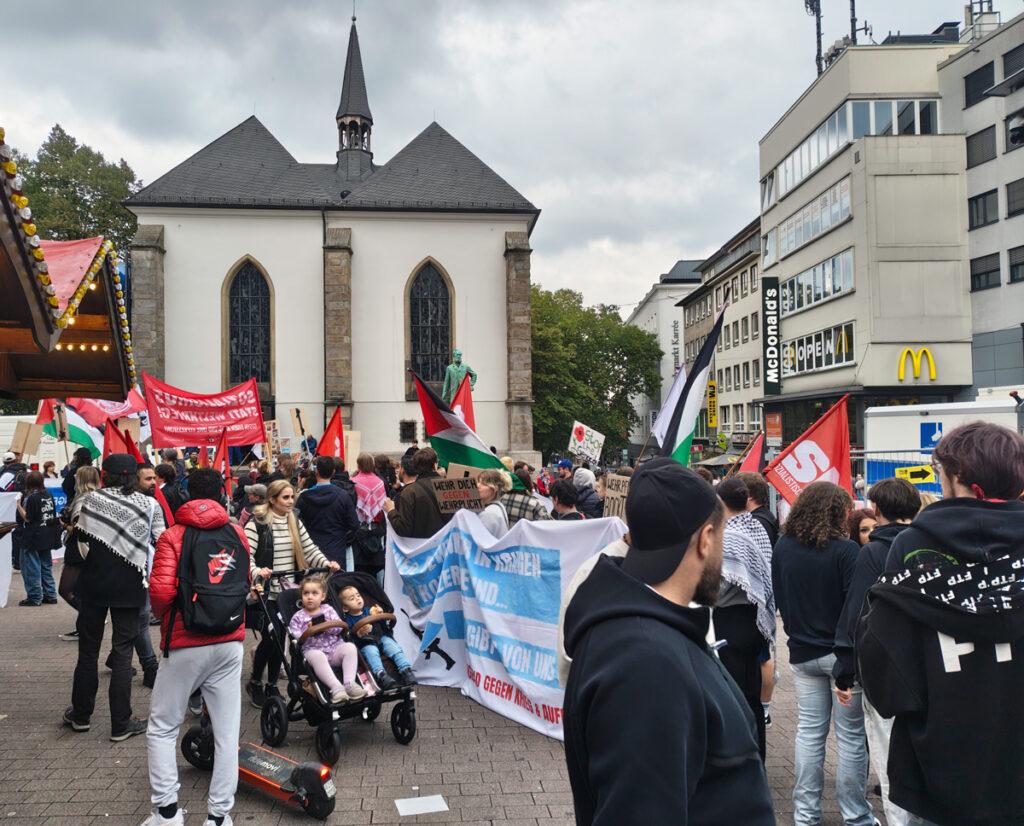 IMG 20250927 155147185 - Gegen Wehrpflicht und Krieg - DKP Essen, Essen, SDAJ Essen, Wehrpflicht - Blog, Aktion