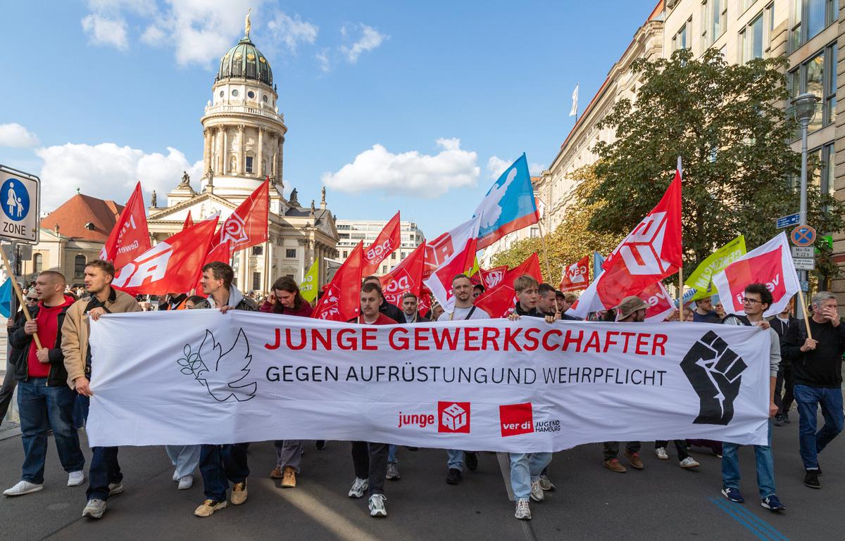 411213 54833219125 12a1cf6ba6 k - Für Esther und Peter - 3. Oktober 2025, Anthony Cipriano, Margot Käßmann, Rihm Hamdan, Stuttgart - Blog, Hintergrund