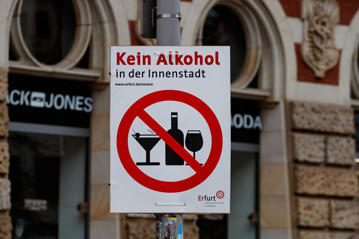 4208 2021 02 27 Erfurt Corona Proteste 1DX 6609 by Stepro - Zwischen Trinkern und Punktnüchternheit - Alkoholverbot, Armut konkret, öffentliche Sicherheit, Sündenböcke - Kommunalpolitik