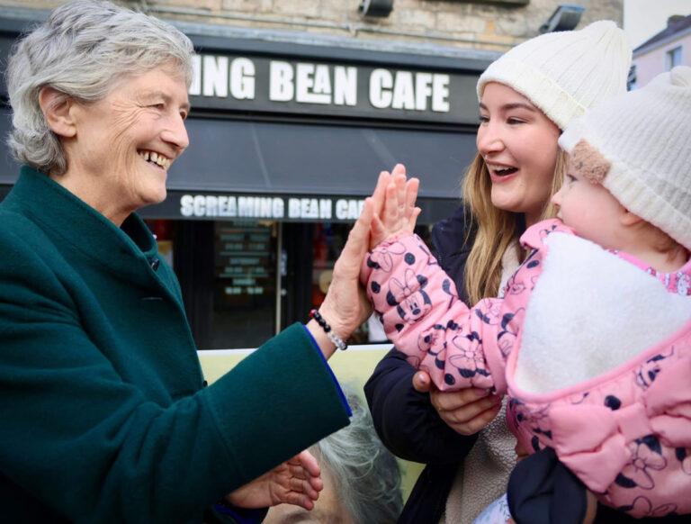440701 - Ein Volksmandat gegen die Regierung - Catherine Connolly - Catherine Connolly