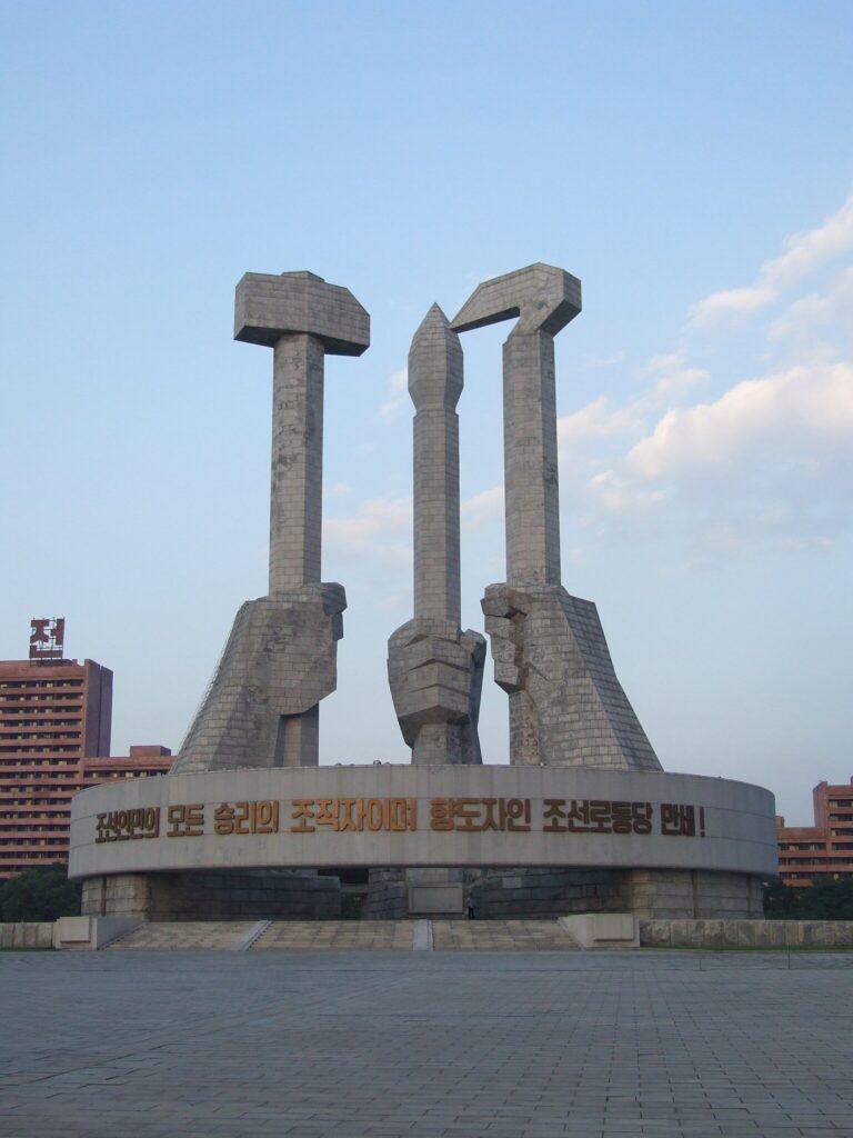 Monument to the Founding of the Workers Party 02 - Souverän und erfolgreich - Partei der Arbeit Koreas - Partei der Arbeit Koreas