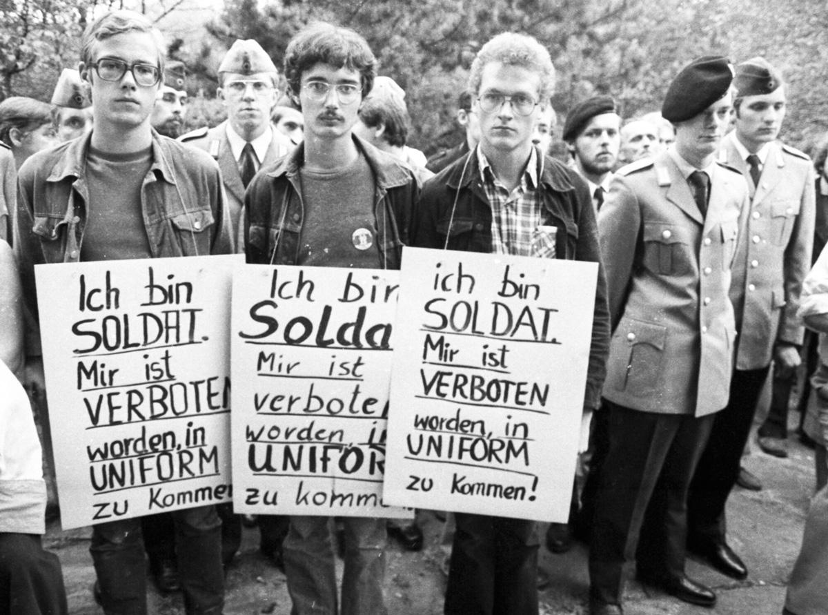 450501 Interview - „Wir waren nie allein“ - UZ vom 7. November 2025 - UZ vom 7. November 2025