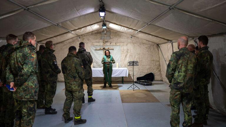 460401 Friedensethik - Frieden schaffen mit Waffen - Politik - Politik