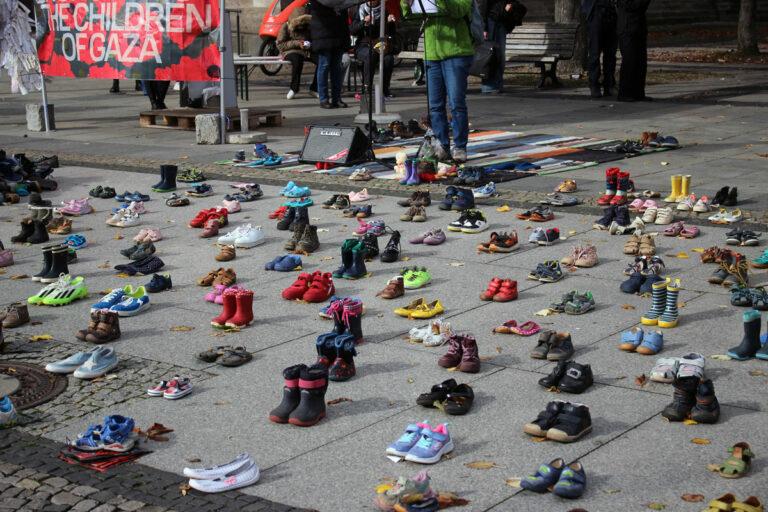 470401 Klagen Palaestina - Juristische Parallelwelt - Waffenlieferungen - Waffenlieferungen