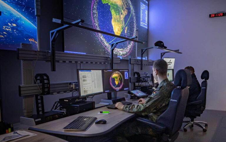 480401 Krieg im All - Fehlt nur noch der Todesstern - Politik - Politik