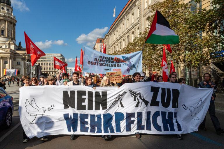 480501 Interview Schulstreik - Täglich mehr Zuspruch - Politik - Politik