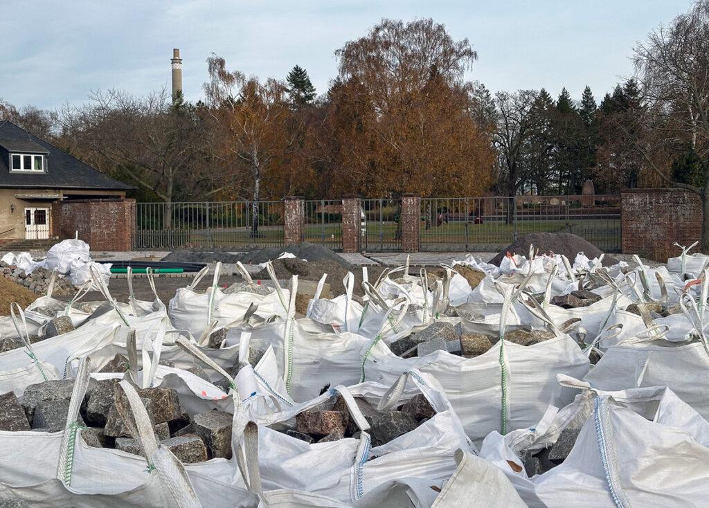 Politische Intrige, bautechnisch getarnt - Berlin, Friedrichsfelde, Gedenkstätte der Sozialisten, Karl Liebknecht, Lichtenberg, Rosa Luxemburg - Blog Friedrichsfelde 1 - Politische Intrige, bautechnisch getarnt - Berlin, Friedrichsfelde, Gedenkstätte der Sozialisten, Karl Liebknecht, Lichtenberg, Rosa Luxemburg - Blog