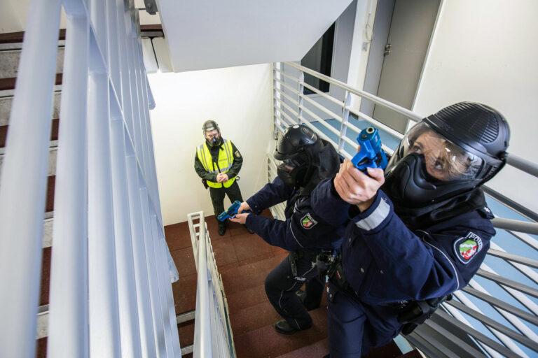 490501 Bochum - Notwehr? Von wegen - Polizei Essen - Polizei Essen