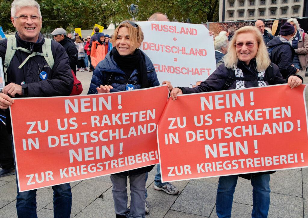 491301 Berliner Appell Uwe Bitzel - Gefährlicher Größenwahn - Aufrüstung, Berliner Appell, Boris Pistorius, Carsten Breuer, CIR, Dark Eagle, deutscher Imperialismus, Emmanuel Macron, EU, FCAS, Friedrich Merz, Joseph Biden, Militarisierung, NATO, New Force Modell, Olaf Scholz, Raketenstationierung - Hintergrund