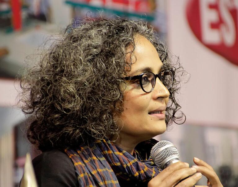 5011 02 - Ringen und wringen - Arundhati Roy - Arundhati Roy