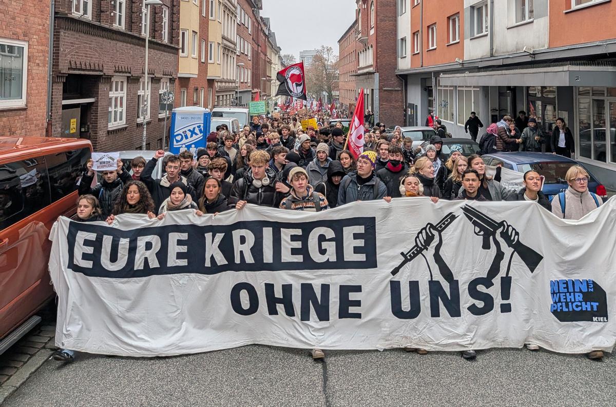 501304 - Sie wollen Zukunft - 5. Dezember 2025, Friedensbewegung, Initiative Schulstreik gegen Wehrpflicht, Jugendwiderstand, Jusos, SDAJ Essen - Hintergrund
