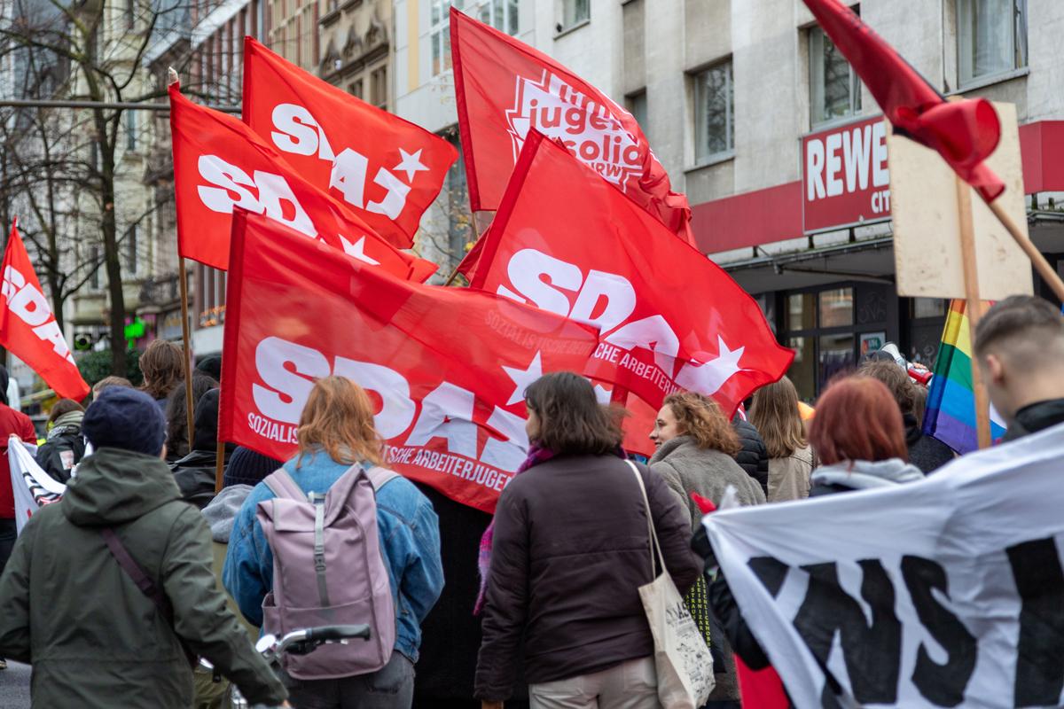 501305 - Sie wollen Zukunft - 5. Dezember 2025, Friedensbewegung, Initiative Schulstreik gegen Wehrpflicht, Jugendwiderstand, Jusos, SDAJ Essen - Hintergrund