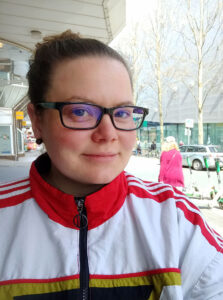 521402 Tabea - Ohne Abos keine Zeitung - DKP, LL-Wochenende, Solidarität gewinnt, Tabea Becker, Unsere UZ, Unsere Zeit, UZ-Abo, UZ-Abo-Kampagne, UZ-Friedenstage 2026 - Aktion