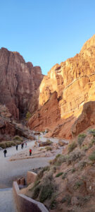 522002 Kucha Grand Canyon 06 - Die Wüste lebt - Investitionen, Neue Technologien, Reisebericht, sozialer Fortschritt, Uiguren, VR China, Xinjiang - Internationales