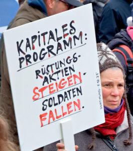 Schulstreik gegen Wehrpflicht 021 1600x1200 1 - Meine Kinder kriegt ihr nicht! - Friedenskampf, Jugend gegen Wehrpflicht, Matthew Read, Rede, Schulstreik - Aktion