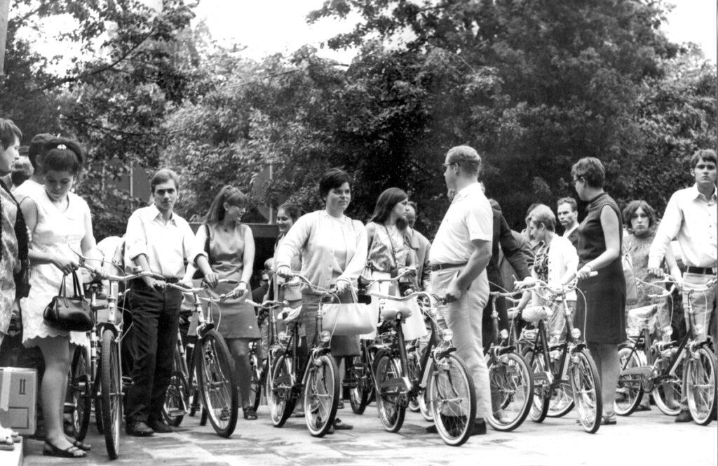 img218 - Auf nach Caracas - Friedenskampf, SDAJ, US-Außenpolitik, Venezuela, WBDJ, Weltfestspiele der Jugend und Studierenden - Hintergrund