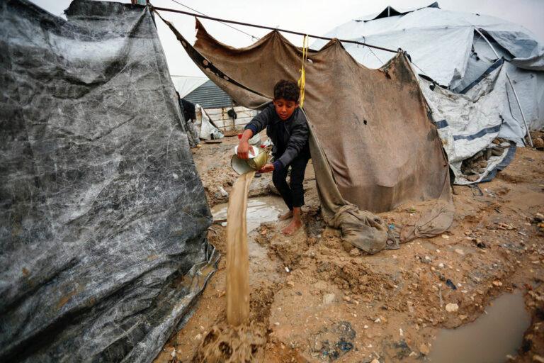 020702 Gaza - Hilfe verboten - Internationales - Internationales