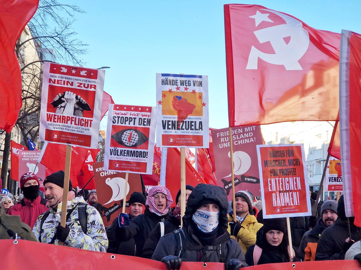 030101 LLL - Jung und laut für den Frieden - Bündnis „Nein zur Wehrpflicht!“, deutsche Kriegspolitik, Friedensaktionen, Imperialismus, Luxemburg-Liebknecht-Demonstration 2026, Militarismus, Solidarität mit Venezuela - Aktion