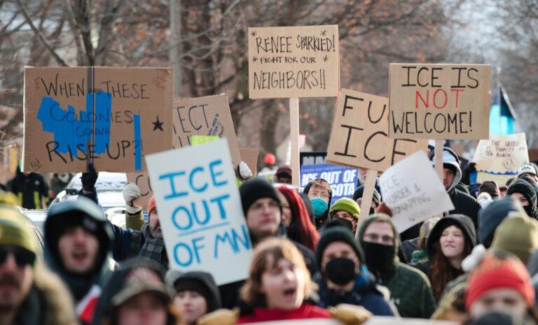030701 USA - Trumps rissiger Thron - Staatsschulden - Staatsschulden