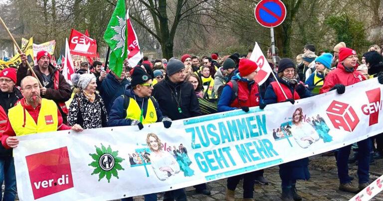 040302 - Informieren, streiken, diskutieren … - Wirtschaft & Soziales - Wirtschaft & Soziales