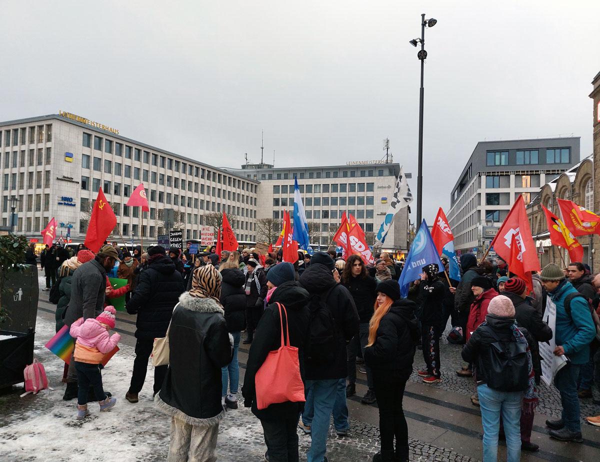 20260104 161814 ergebnis - Spontane Solidarität - Berlin, DKP, Essen, Gießen, Hamburg, München, Stuttgart, US-Angriff auf Venezuela, Venezuela - Blog, Aktion