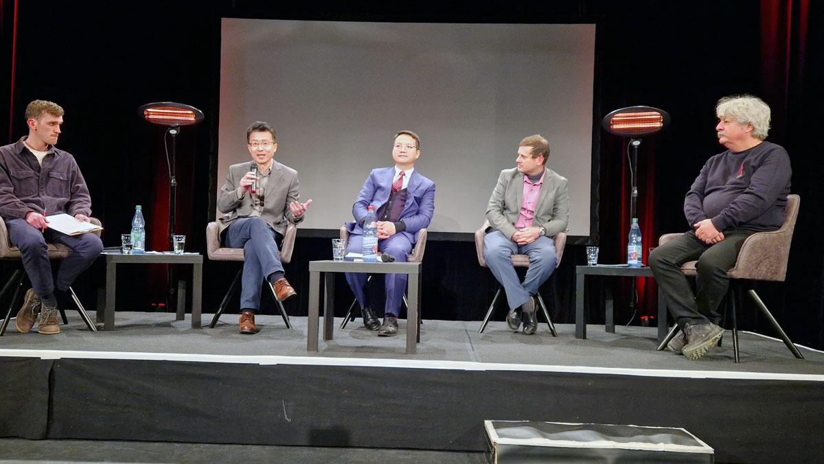 20260109 183815 - Viva Venezuela, Kuba und Palästina! - 31. Internationale Rosa-Luxemburg-Konferenz, Andrea Hornung, Berlin, DKP, junge Welt, Kutlu Yurtseven, Luxemburg-Liebknecht-Demonstration 2026, Mark Ellmann, Martín Saatdjian, Microphone Mafia, Patrik Köbele, SDAJ, UZ-Abo-Kampagne, Yoram Bejarano - Blog, Aktion