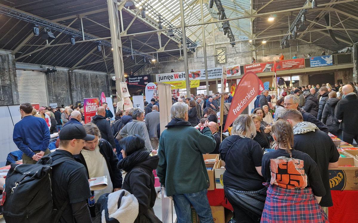 20260110 120348 - Viva Venezuela, Kuba und Palästina! - 31. Internationale Rosa-Luxemburg-Konferenz, Andrea Hornung, Berlin, DKP, junge Welt, Kutlu Yurtseven, Luxemburg-Liebknecht-Demonstration 2026, Mark Ellmann, Martín Saatdjian, Microphone Mafia, Patrik Köbele, SDAJ, UZ-Abo-Kampagne, Yoram Bejarano - Blog, Aktion