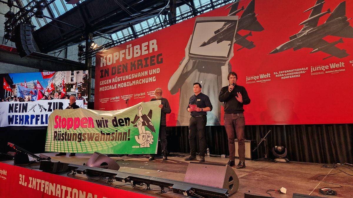 20260110 123206 - Viva Venezuela, Kuba und Palästina! - 31. Internationale Rosa-Luxemburg-Konferenz, Andrea Hornung, Berlin, DKP, junge Welt, Kutlu Yurtseven, Luxemburg-Liebknecht-Demonstration 2026, Mark Ellmann, Martín Saatdjian, Microphone Mafia, Patrik Köbele, SDAJ, UZ-Abo-Kampagne, Yoram Bejarano - Blog, Aktion