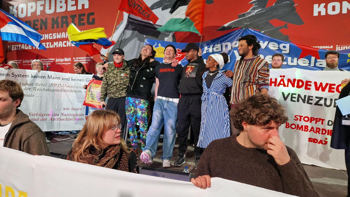 20260110 165628 - Viva Venezuela, Kuba und Palästina! - 31. Internationale Rosa-Luxemburg-Konferenz, Andrea Hornung, Berlin, DKP, junge Welt, Kutlu Yurtseven, Luxemburg-Liebknecht-Demonstration 2026, Mark Ellmann, Martín Saatdjian, Microphone Mafia, Patrik Köbele, SDAJ, UZ-Abo-Kampagne, Yoram Bejarano - Blog, Aktion