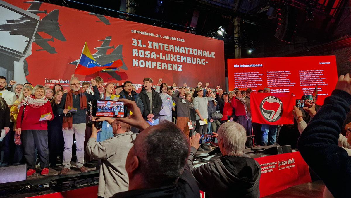 20260110 202015 - Viva Venezuela, Kuba und Palästina! - 31. Internationale Rosa-Luxemburg-Konferenz, Andrea Hornung, Berlin, DKP, junge Welt, Kutlu Yurtseven, Luxemburg-Liebknecht-Demonstration 2026, Mark Ellmann, Martín Saatdjian, Microphone Mafia, Patrik Köbele, SDAJ, UZ-Abo-Kampagne, Yoram Bejarano - Blog, Aktion