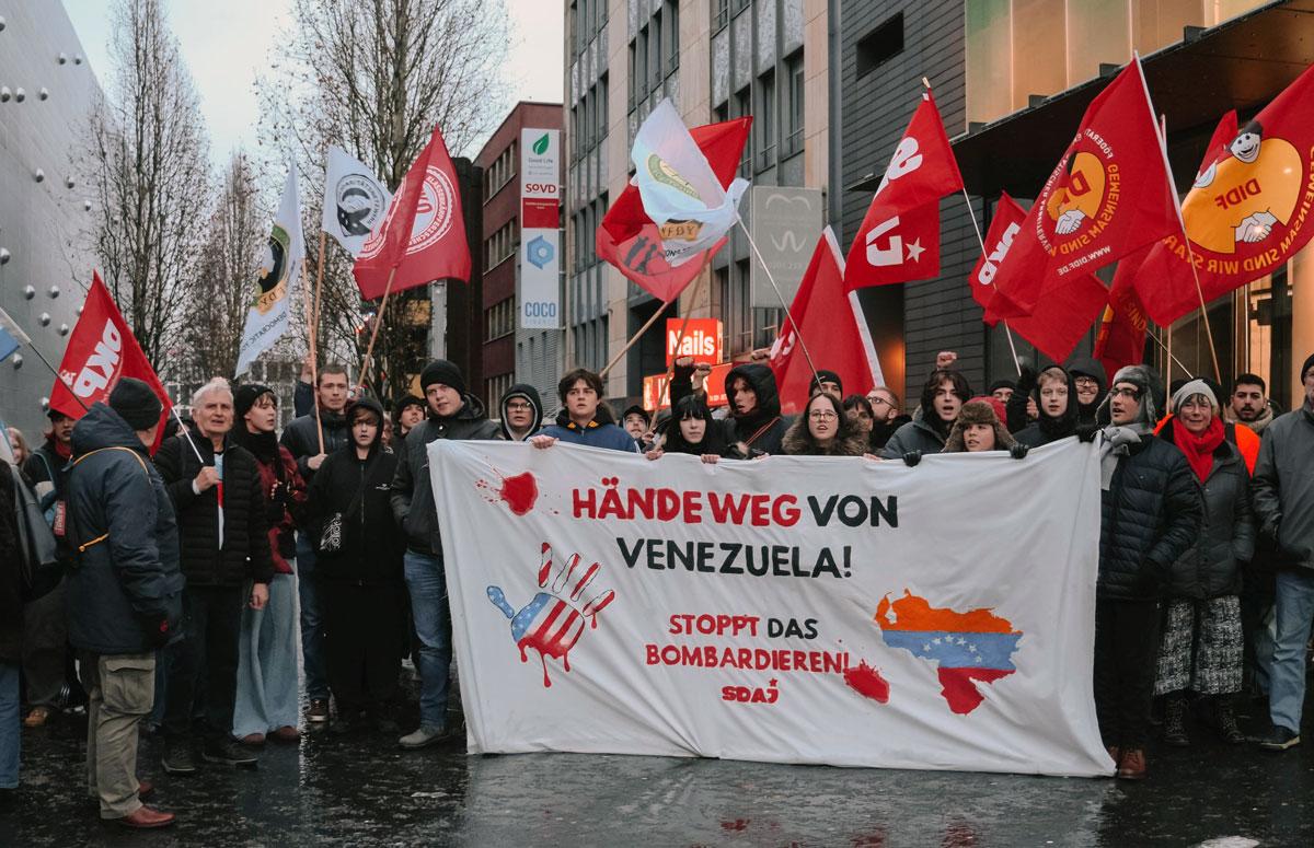 DSC02877 - Spontane Solidarität - Berlin, DKP, Essen, Gießen, Hamburg, München, Stuttgart, US-Angriff auf Venezuela, Venezuela - Blog, Aktion