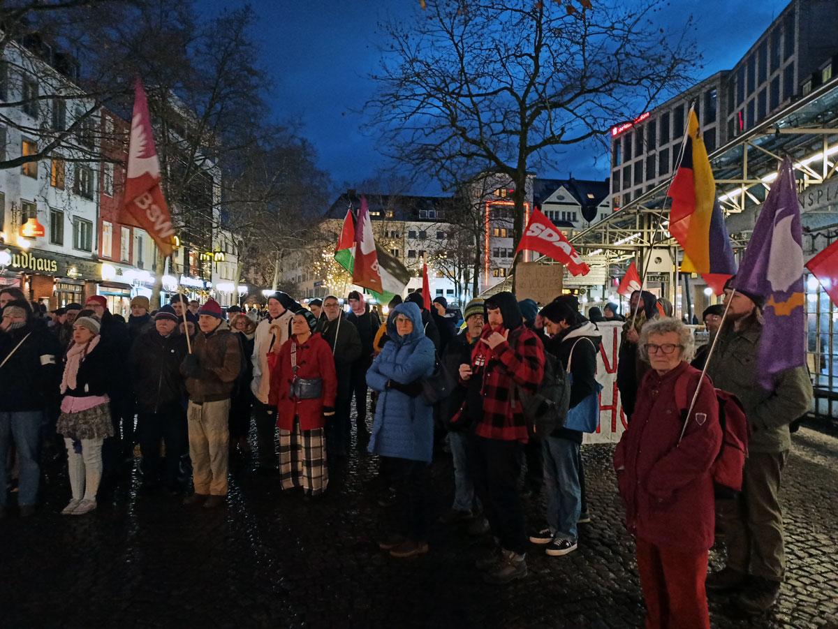 IMG 20260103 172121 - Spontane Solidarität - Berlin, DKP, Essen, Gießen, Hamburg, München, Stuttgart, US-Angriff auf Venezuela, Venezuela - Blog, Aktion