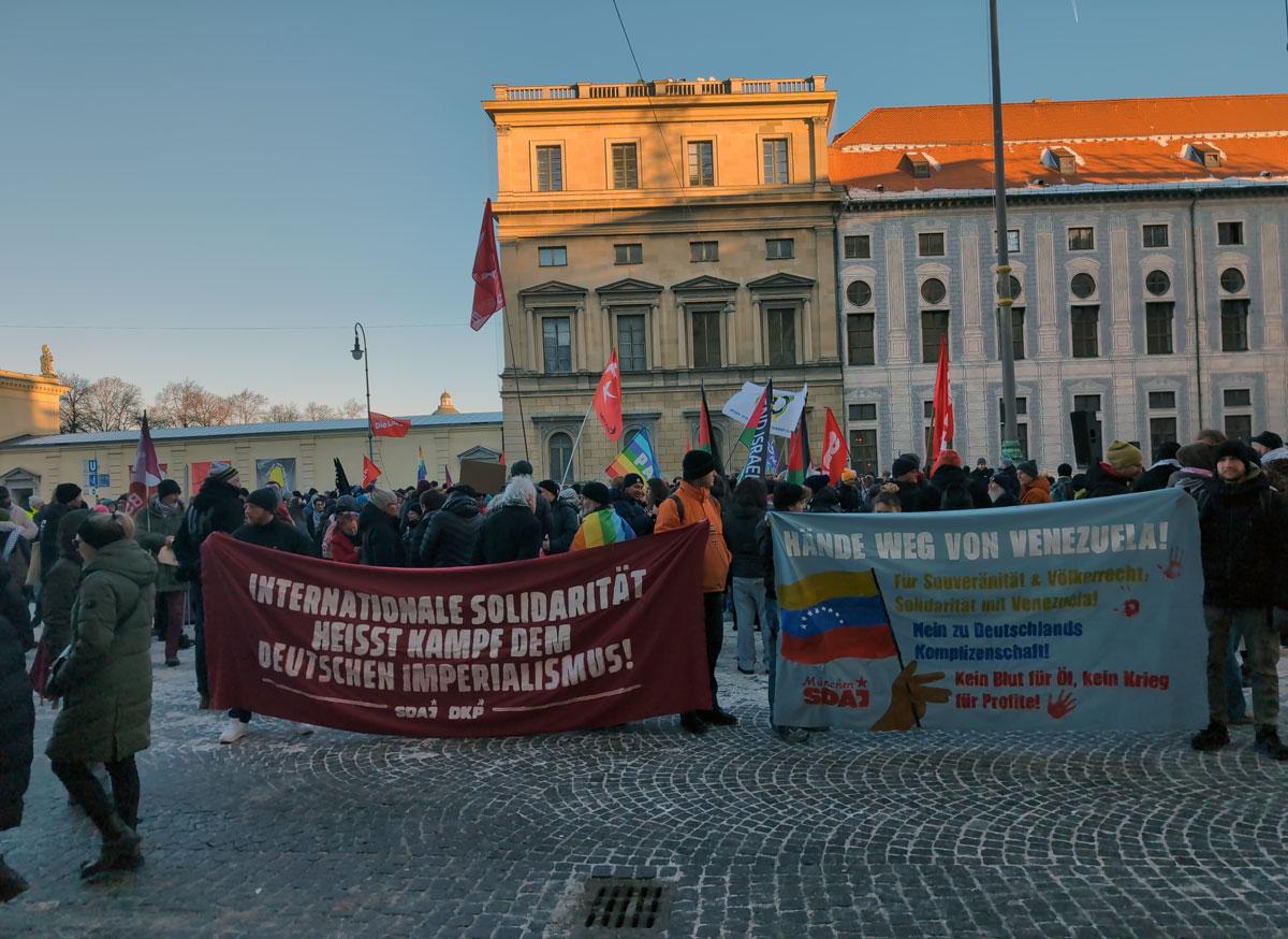 IMG 20260104 151830 525 - Spontane Solidarität - Berlin, DKP, Essen, Gießen, Hamburg, München, Stuttgart, US-Angriff auf Venezuela, Venezuela - Blog, Aktion