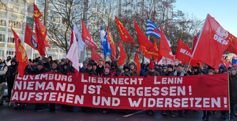 LL Demo 2026 Fronttransparent - Mit Mut gegen Militarisierung - Kontrast - Kontrast