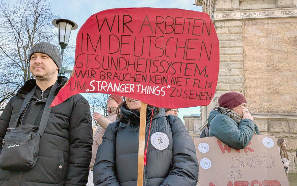 060202photo 2026 02 03 11 46 06 - „Streik ist unsere Antwort“ - UZ vom 6. Februar 2026 - UZ vom 6. Februar 2026