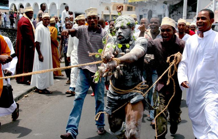 0615 Gungu la mcezo contre la France a Mayotte - Endlich entkolonialisieren - Georges Hallermayer - Georges Hallermayer