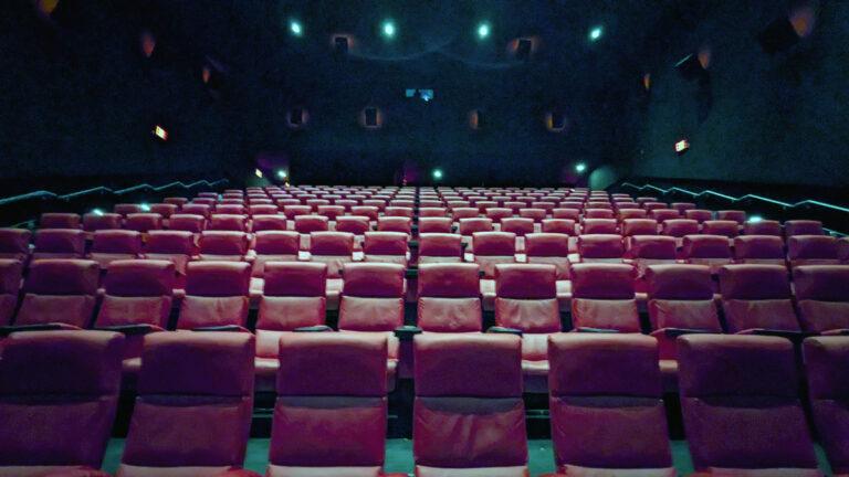 0616 Empty Movie Theater 54280927025 - Wunder - Kolumne oder so - Die letzte Seite