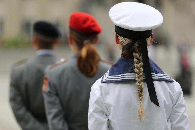 070501 Wehrpflicht Frauen - Kein Ort für (junge) Menschen - Bundeswehr - Bundeswehr
