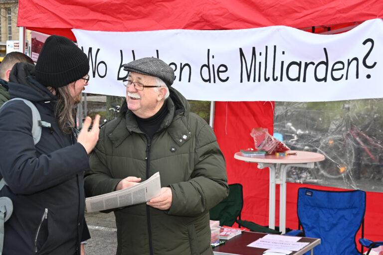 091501 Leipzig Milliarden - Her mit der Knete - Aktion - Aktion