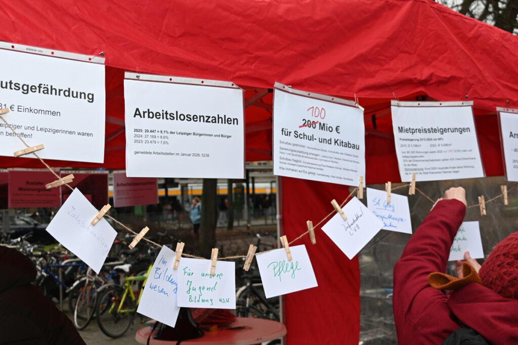 091502 Leipzig Milliarden - Her mit der Knete - Aktion, Leipzig, Wo bleiben die Milliarden? - Aktion