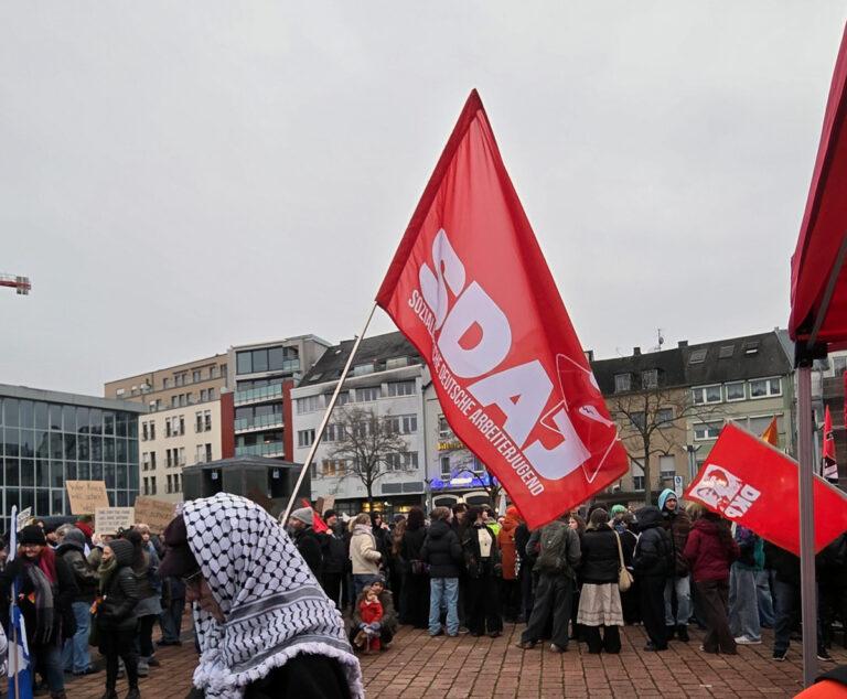1000035354 web - Keine Ruhe für Merz - Christian Lühr, DKP Trier, Friedrich Merz, SDAJ Trier, Trier - Blog, Aktion