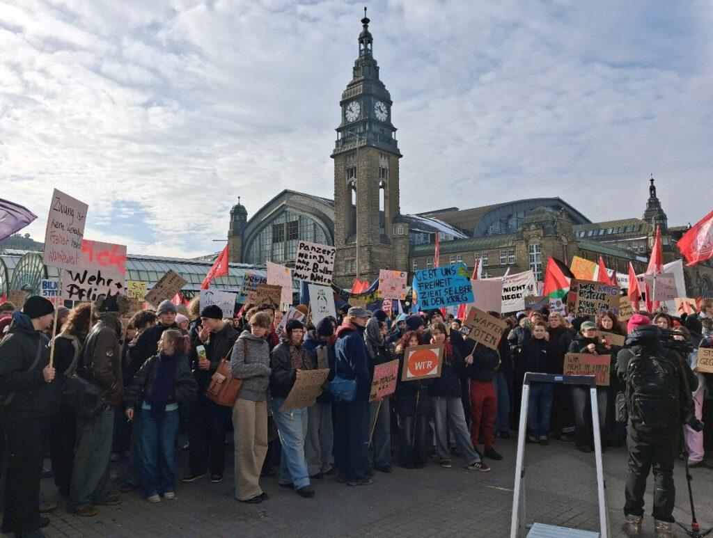 Schulstreik 4 - Protestprobe - Hamburg, Initiative Schulstreik gegen Wehrpflicht, Schulstreik, SDAJ Hamburg - Blog, Aktion